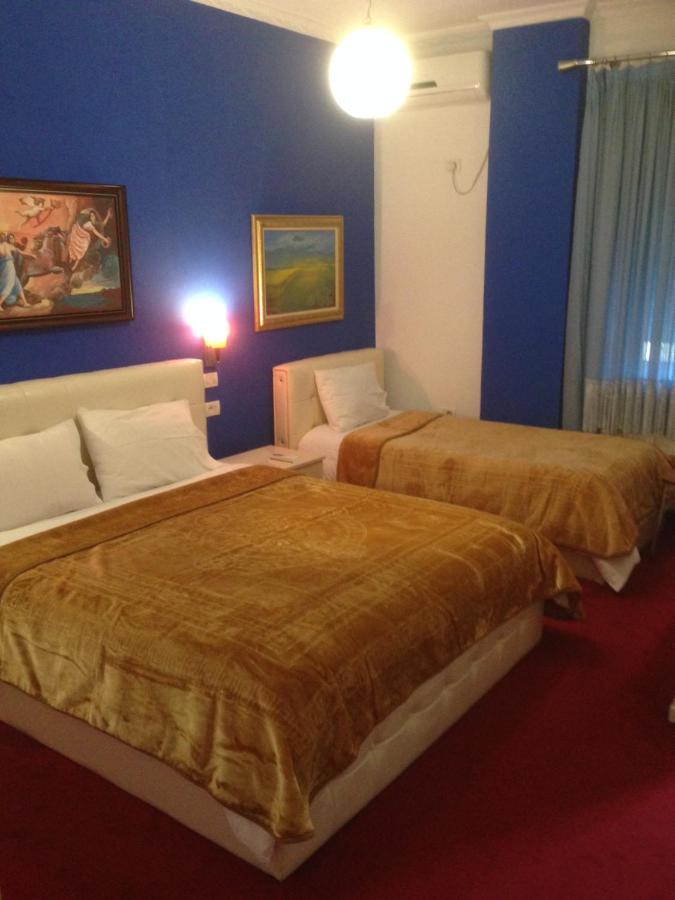 Hotel Bujtina Bicolli Korce Extérieur photo