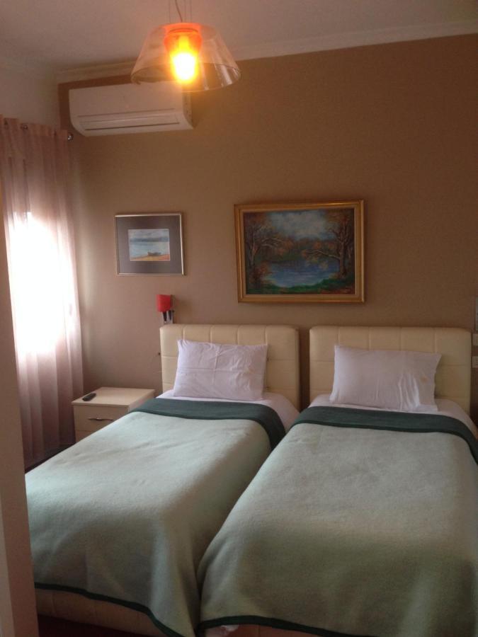Hotel Bujtina Bicolli Korce Extérieur photo