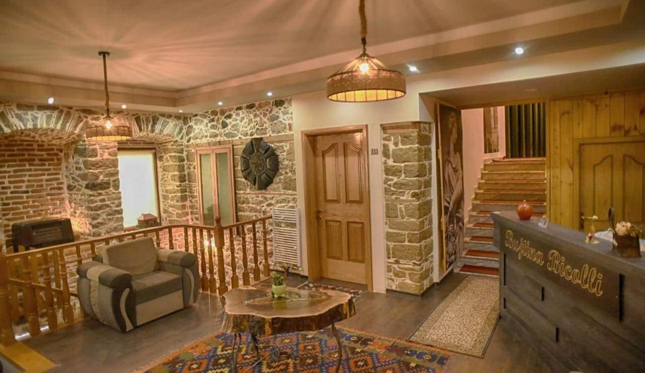 Hotel Bujtina Bicolli Korce Extérieur photo