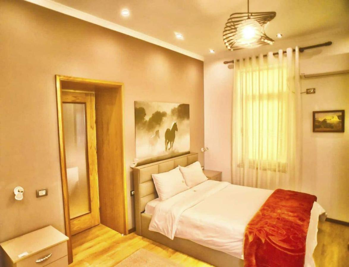 Hotel Bujtina Bicolli Korce Extérieur photo
