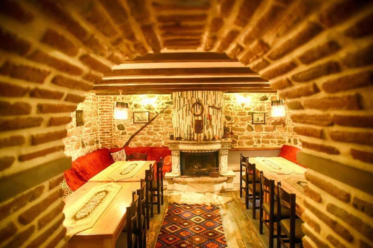 Hotel Bujtina Bicolli Korce Extérieur photo