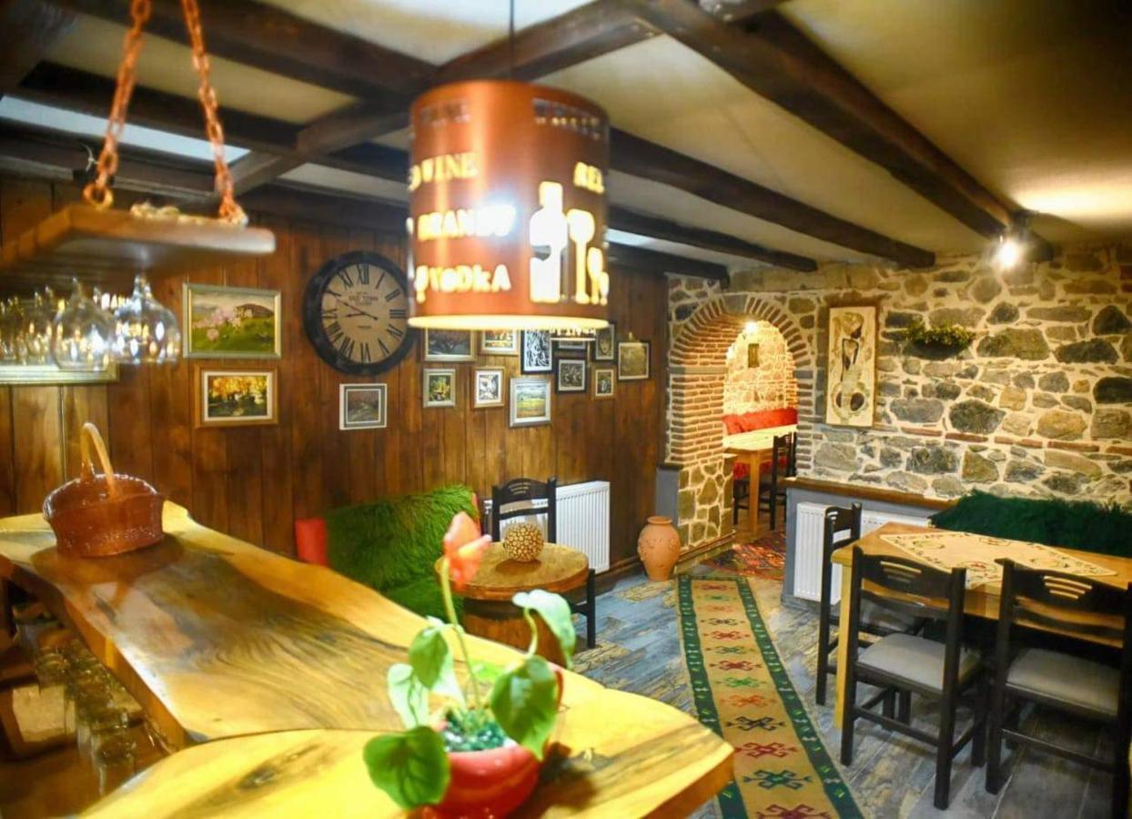 Hotel Bujtina Bicolli Korce Extérieur photo