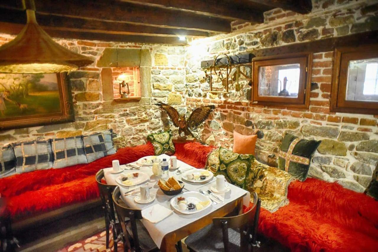 Hotel Bujtina Bicolli Korce Extérieur photo