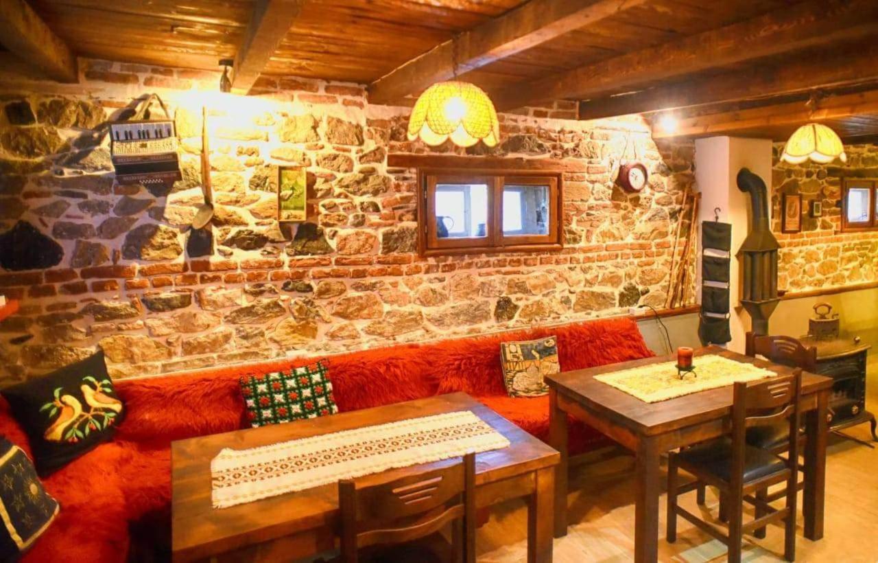 Hotel Bujtina Bicolli Korce Extérieur photo