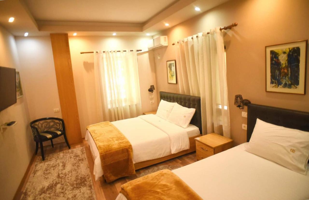 Hotel Bujtina Bicolli Korce Extérieur photo