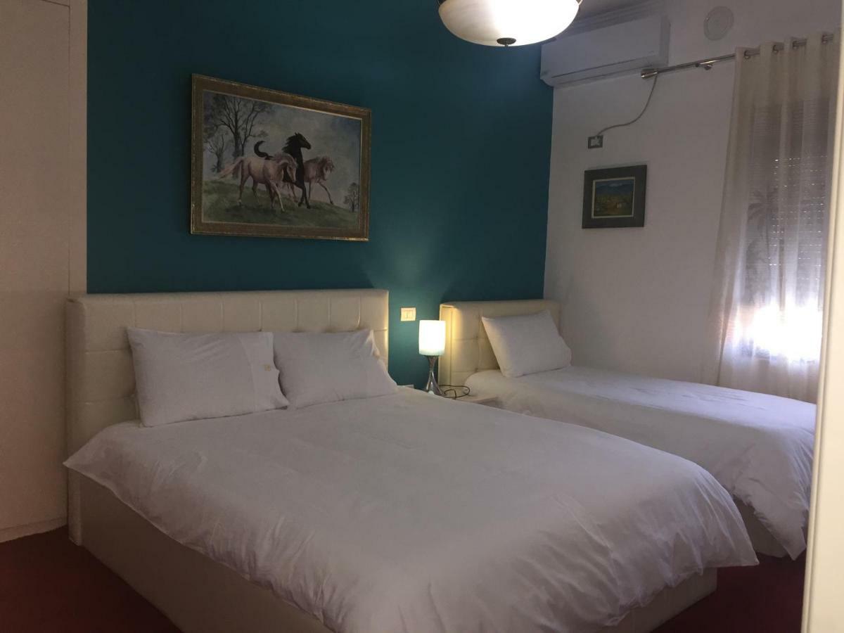 Hotel Bujtina Bicolli Korce Extérieur photo